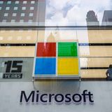 KI beflügelt auch weiterhin den Aktienkurs von Microsoft. Ein Marktwert in Höhe von über 4 Billionen US-Dollar sicherte vor Nvidia Platz zwei des Rankings. Zugleich war der Softwarehersteller und Cloud-Anbieter seinerseits aber deutlich vom wertvollsten Unternehmen der Welt entfernt. 