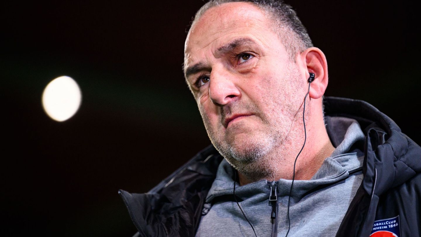 Heidenheims Coach Frank Schmidt hofft, dass sein Team in der Außenseiterrolle über sich hinauswächst. Foto: Tom Weller/dpa Heidenheims Coach Frank Schmidt hofft, dass sein Team in der Außenseiterrolle über sich hinauswächst. Foto: Tom Weller/dpa