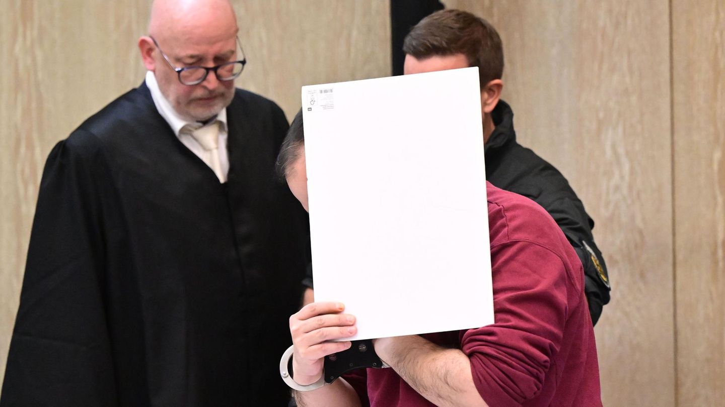 Alexander S. vor dem Landgericht Mannheim Alexander S. vor dem Landgericht Mannheim