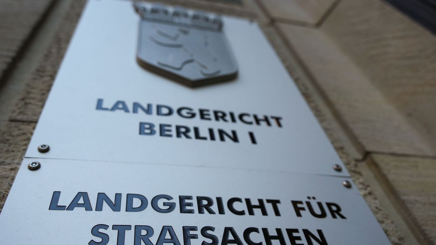 Vor dem Landgericht Berlin I soll bald ein Fall von Sozialversicherungsbetrug und Steuerhinterziehung verhandelt werden. (Archiv Vor dem Landgericht Berlin I soll bald ein Fall von Sozialversicherungsbetrug und Steuerhinterziehung verhandelt werden. (Archiv