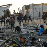 Nach dem Wirbelsturm wagen sich die Menschen aus ihren Verstecken