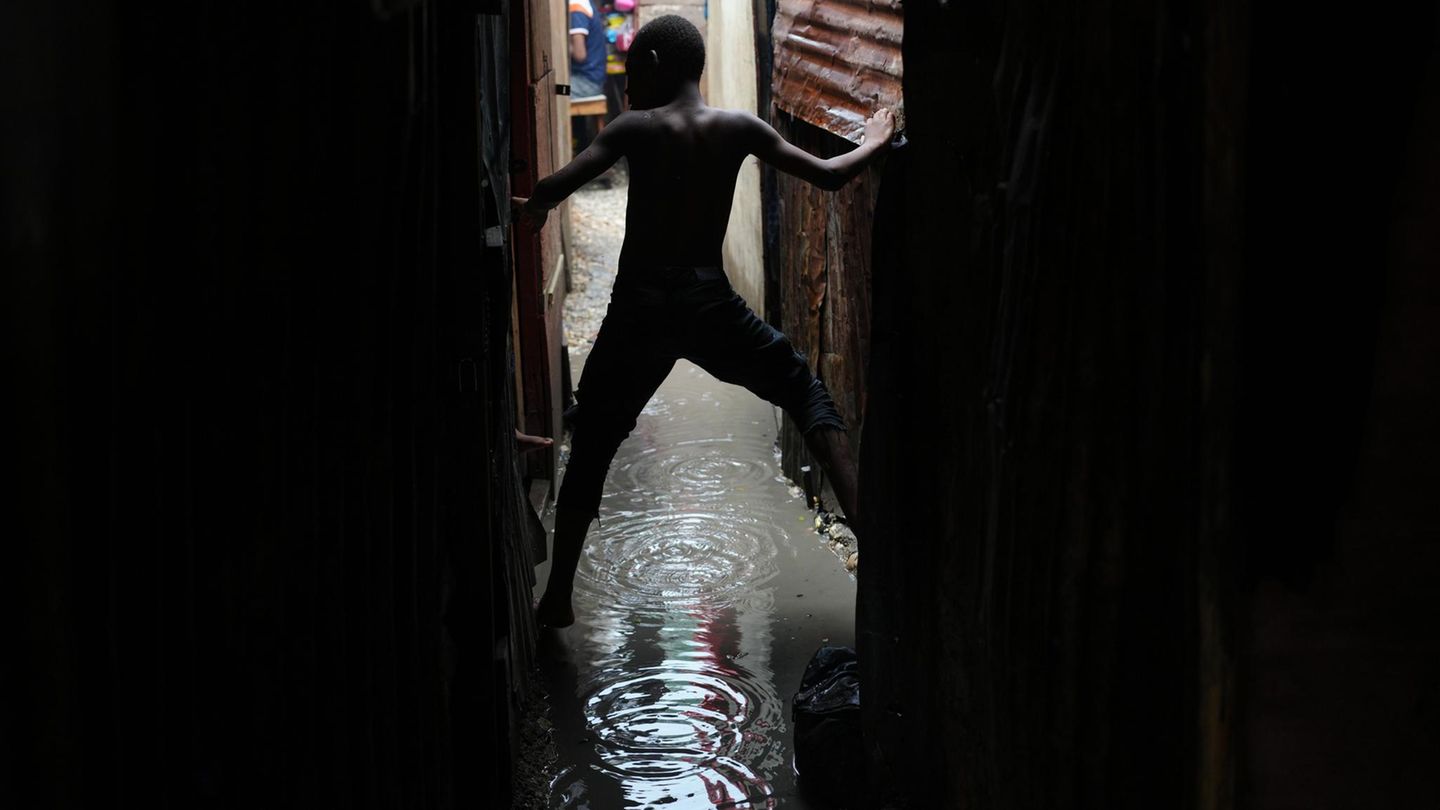Auf Haiti wurden mehr als 1000 Häuser überflutet. Rund 16.000 Menschen suchten nach Behördenangaben Zuflucht in Notunterkünften
