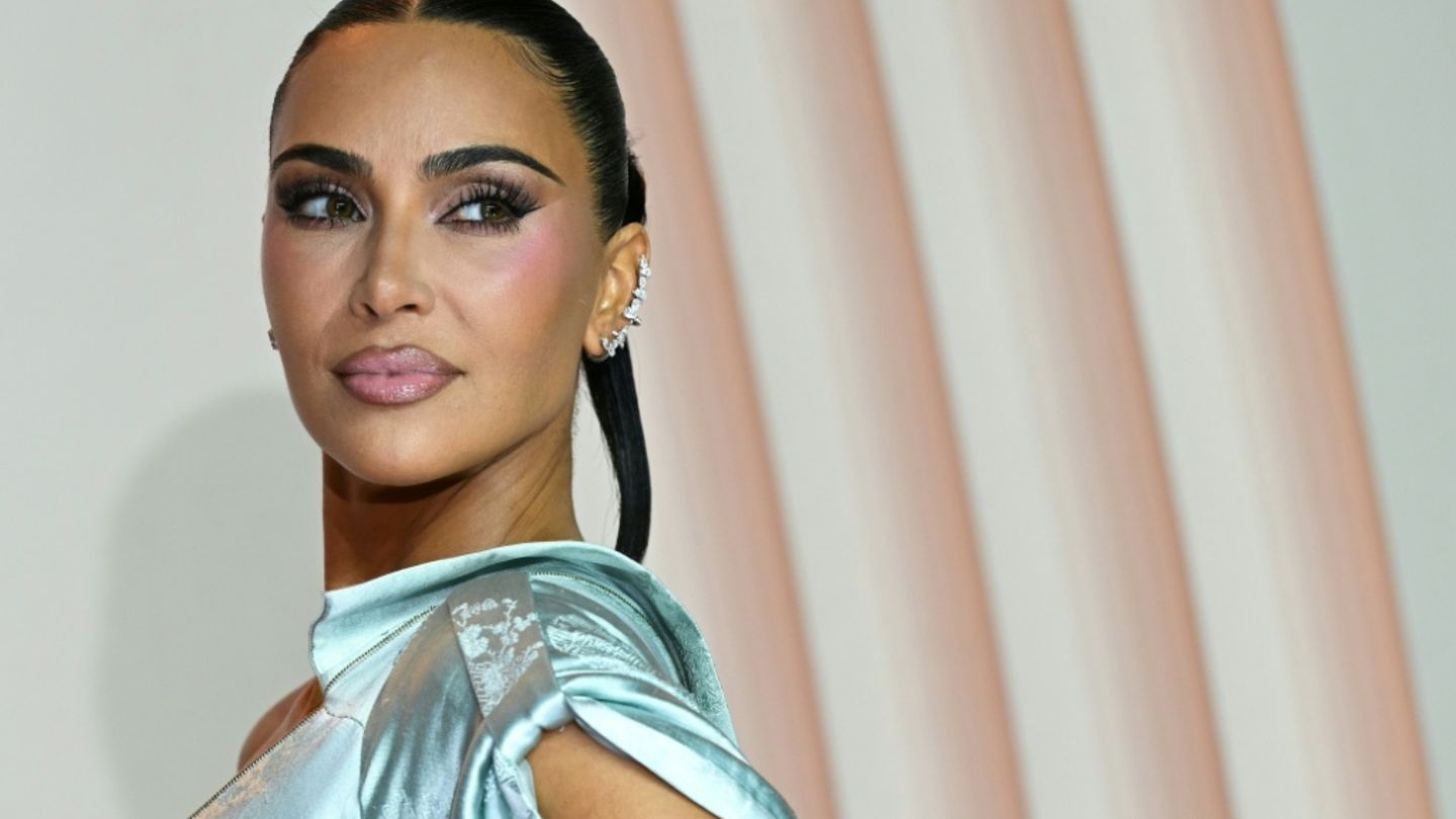 Kim Kardashian im Space-Outfit Kim Kardashian im Space-Outfit