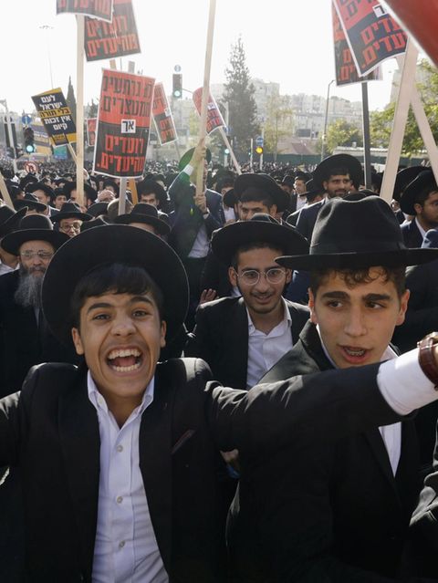 Chaos bei orthodoxer Massendemo: Zehntausende Juden protestieren gegen Wehrpflicht