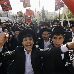 Chaos bei orthodoxer Massendemo: Zehntausende Juden protestieren gegen Wehrpflicht