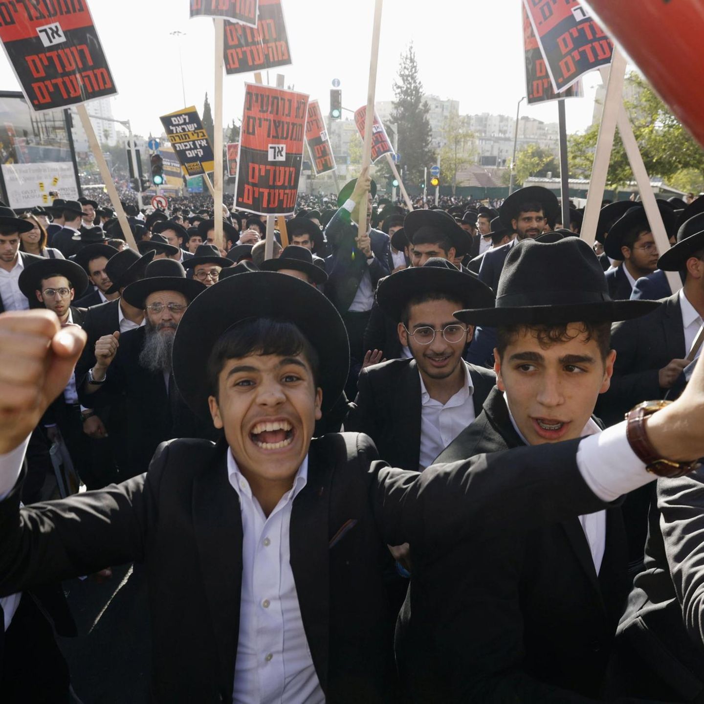 Chaos bei orthodoxer Massendemo: Zehntausende Juden protestieren gegen Wehrpflicht