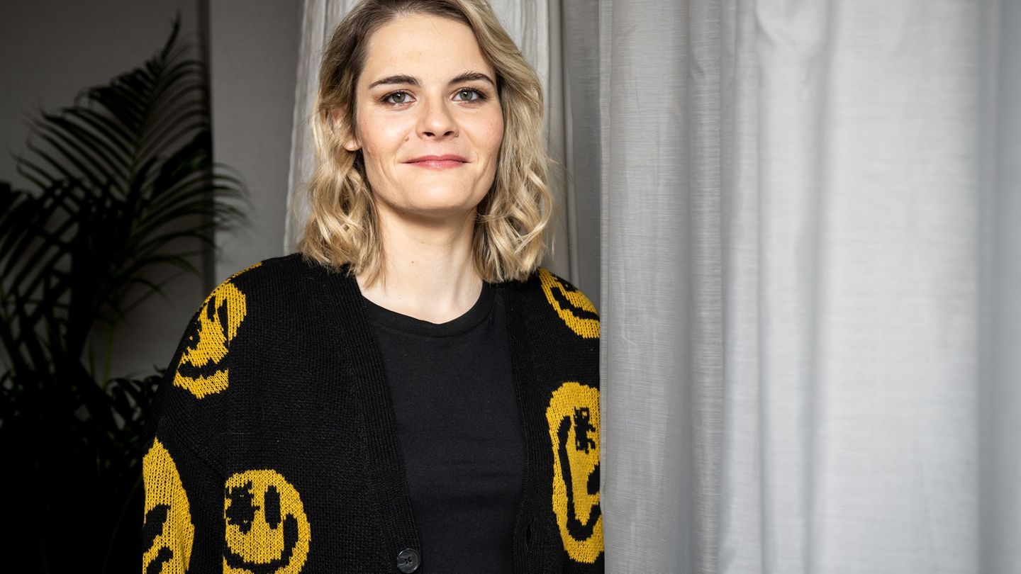 Hazel Brugger hat mit ihrer Moderation beim Eurovision Song Contest überzeugt. (Archivbild) Foto: Hannes P Albert/dpa Hazel Brugger hat mit ihrer Moderation beim Eurovision Song Contest überzeugt. (Archivbild) Foto: Hannes P Albert/dpa