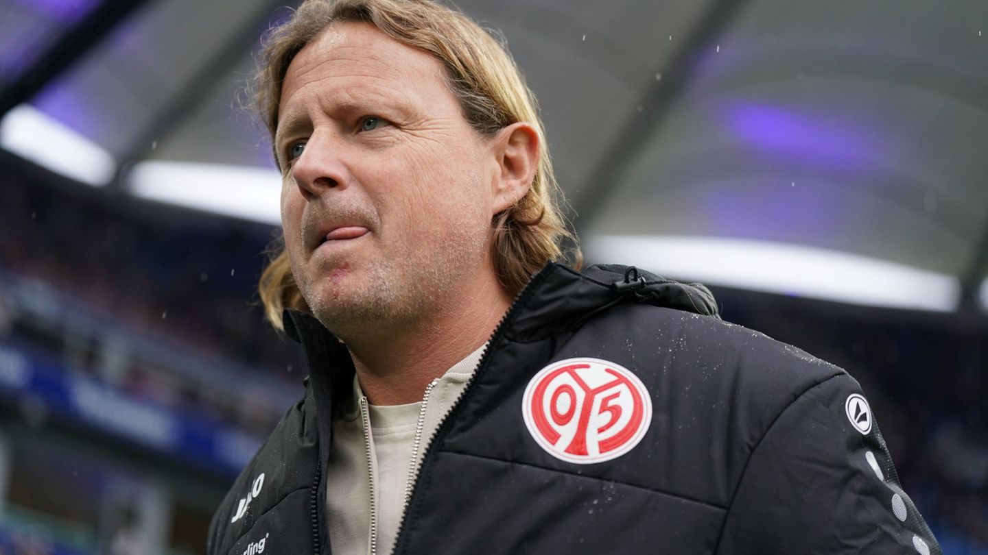 Will seinen Spielern den Druck nehmen: Bo Henriksen Foto: Marcus Brandt/dpa Will seinen Spielern den Druck nehmen: Bo Henriksen Foto: Marcus Brandt/dpa