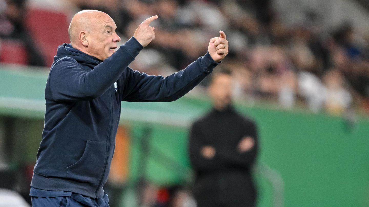 Uwe Rösler sieht Bochum vor einem richtungsweisenden Spiel gegen Magdeburg. Foto: Harry Langer/dpa Uwe Rösler sieht Bochum vor einem richtungsweisenden Spiel gegen Magdeburg. Foto: Harry Langer/dpa