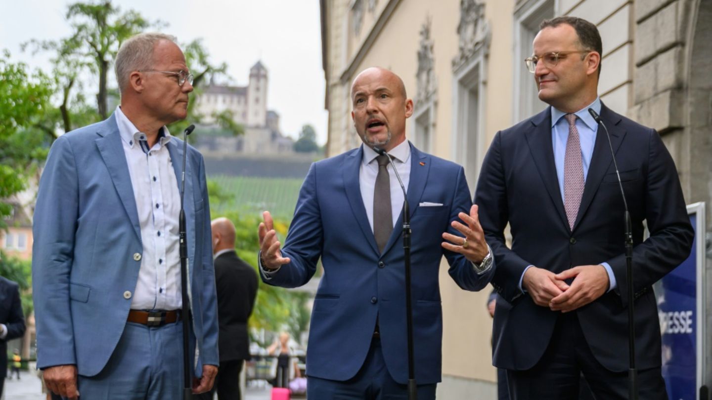 Alexander Hoffmann (m.) Alexander Hoffmann (m.)