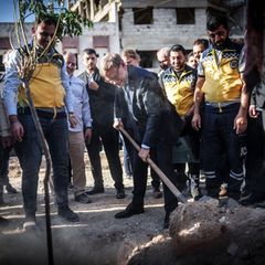 "Erinnert an Deutschland von 1945": Wadephul besucht zerbombte Vororte in Syrien