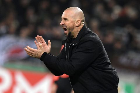 Ist nach dem Pokal-Aus mit der TSG Hoffenheim in Wolfsburg gefordert: Trainer Christian Ilzer. Foto: Daniel Bockwoldt/dpa