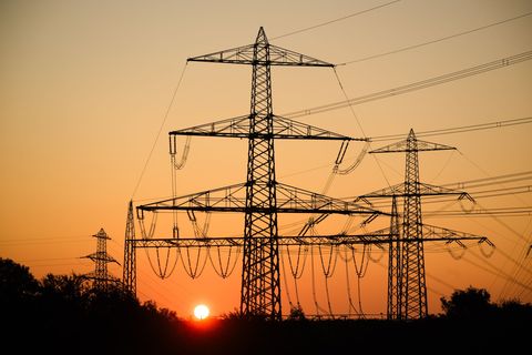 Stromkunden können mit Entlastung bei Netzentgelten rechnen (Archivbild). Foto: Julian Stratenschulte/dpa