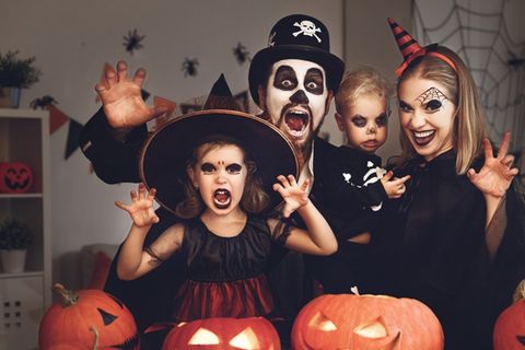 Viele Familien rund um die Welt begehen wieder Halloween. Viele Familien rund um die Welt begehen wieder Halloween.