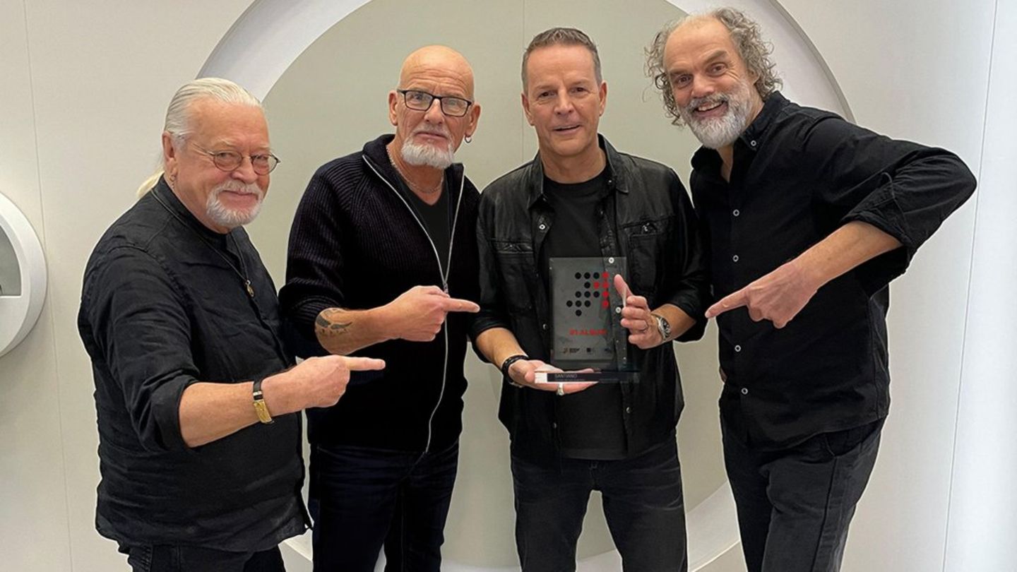 Santiano schaffen es zum neunten Mal auf die Spitzenposition der Deutschen Album-Charts. Santiano schaffen es zum neunten Mal auf die Spitzenposition der Deutschen Album-Charts.