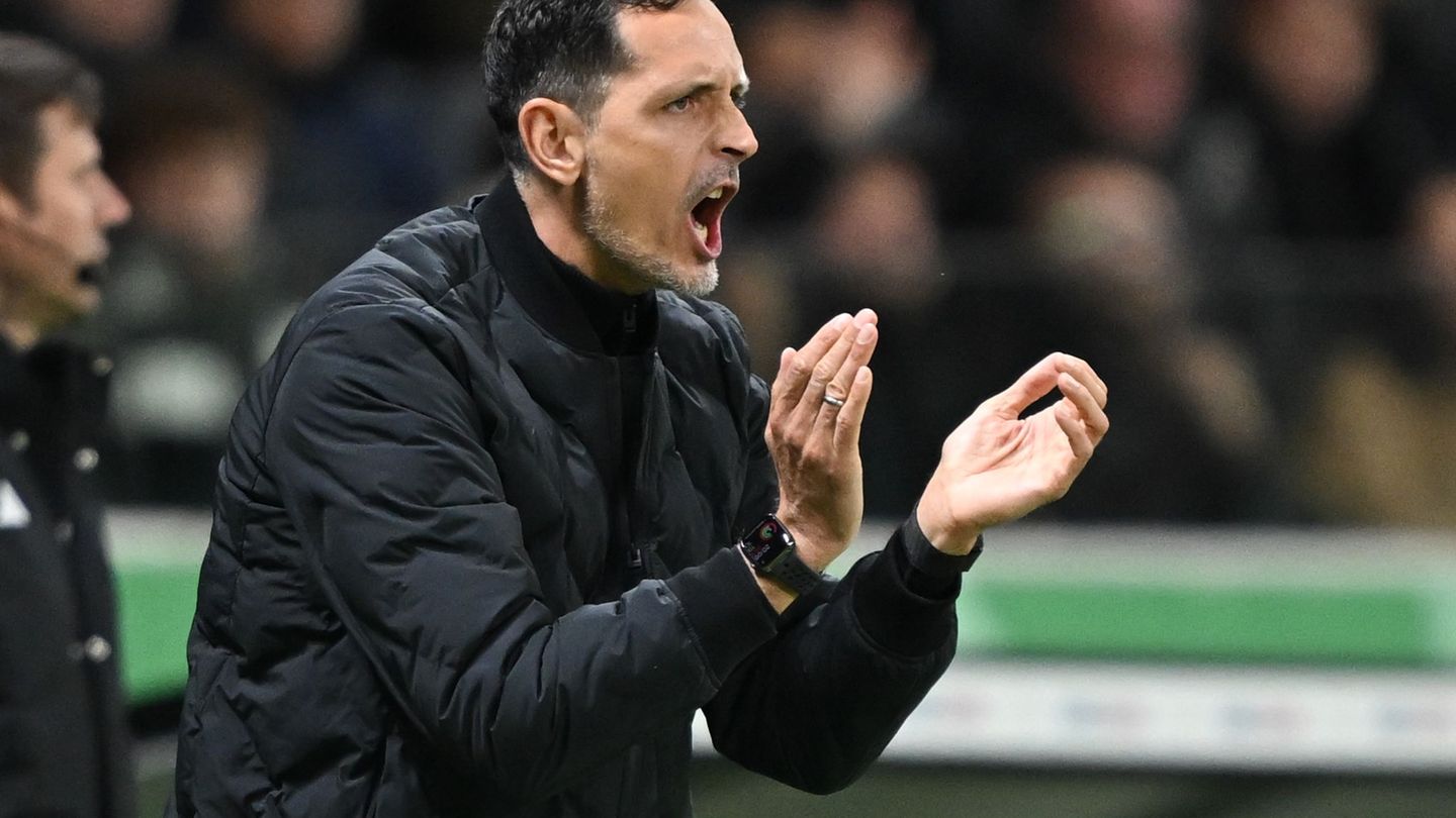 Frankfurts Trainer Dino Toppmöller fordert in Heidenheim eine ähnlich starke Leistung wie zuletzt im Pokal gegen Dortmund. Foto: