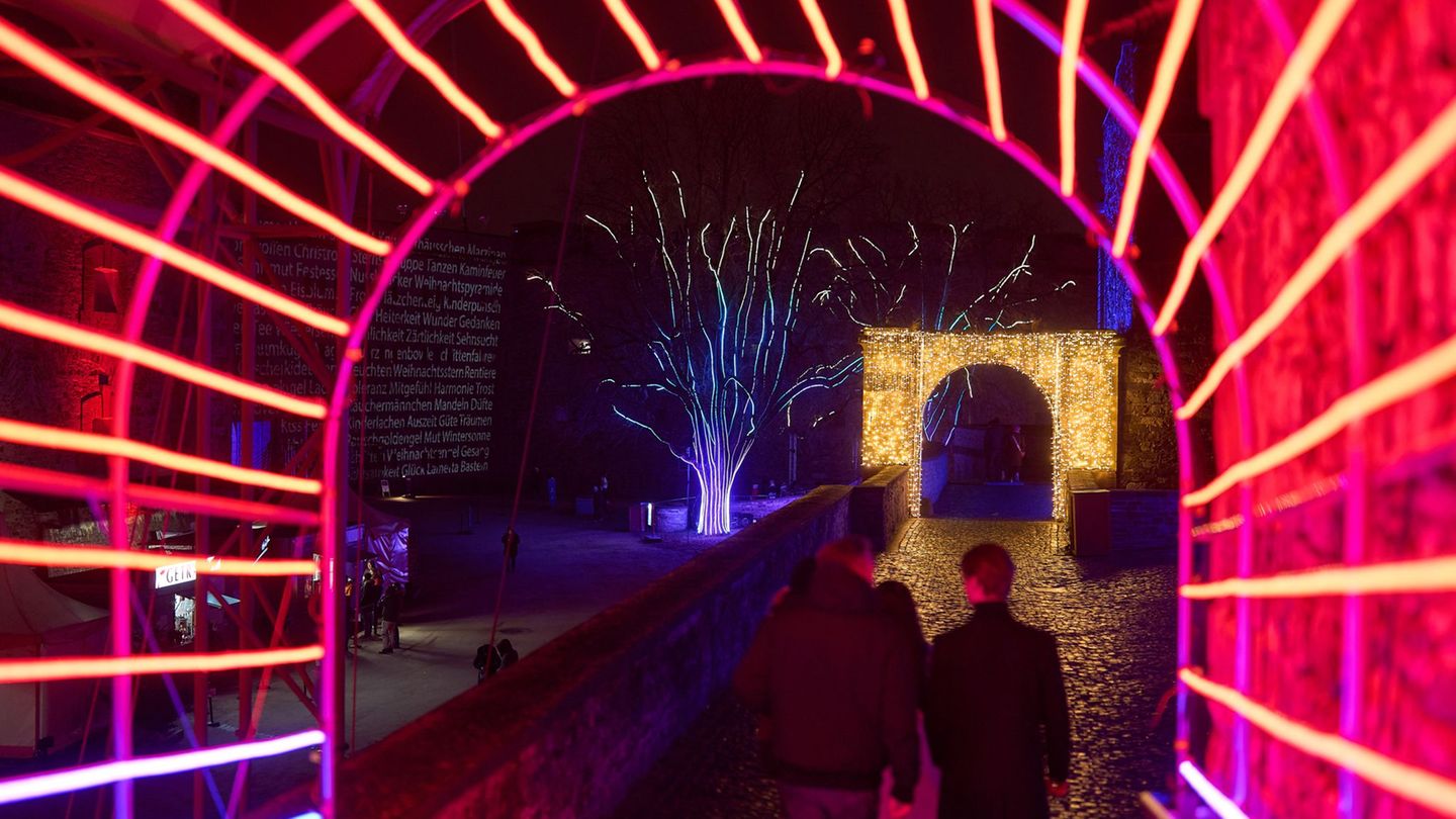 In Koblenz schmücken Lichter ab dem 20. November wieder die Festung Ehrenbreitstein. (Archivbild) Foto: Thomas Frey/dpa In Koblenz schmücken Lichter ab dem 20. November wieder die Festung Ehrenbreitstein. (Archivbild) Foto: Thomas Frey/dpa