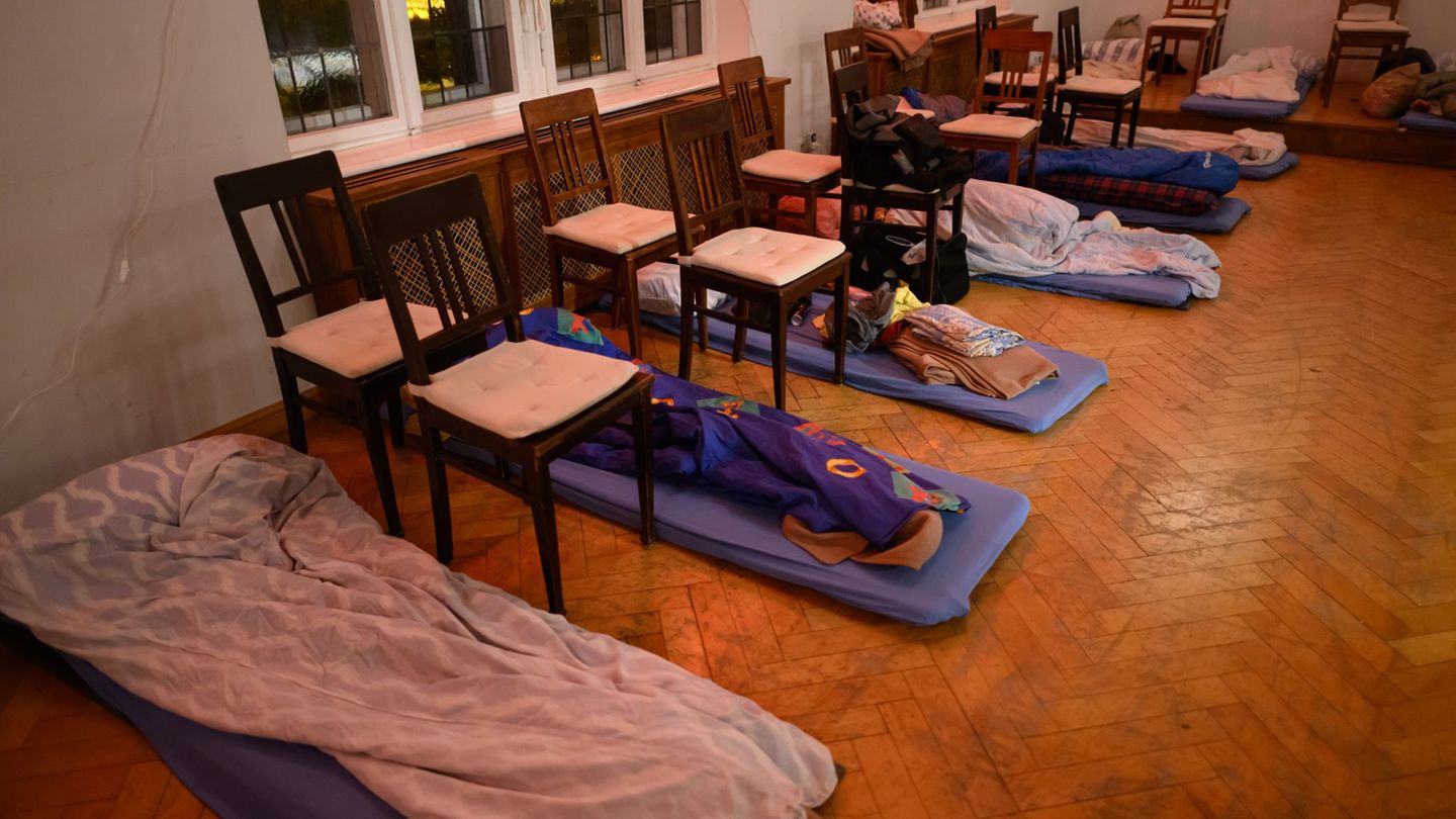 Für viele Menschen ohne Wohnung sind Nachtcafés in Dresden ein erster Anlaufpunkt, Rückzugsort und Ruhemöglichkeit in der kalten