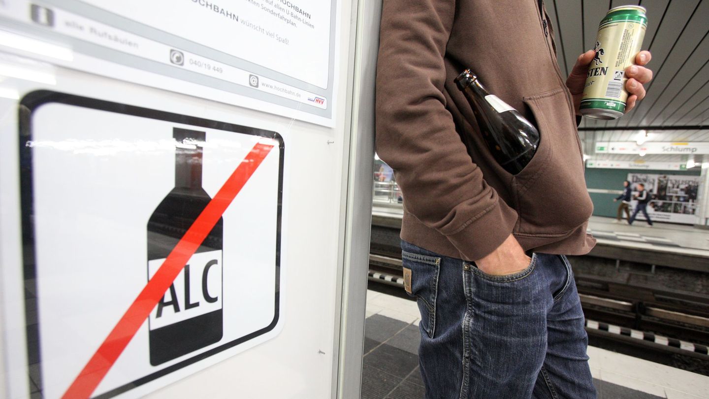 Ab dem 1. November gilt am Bahnhof Hamburg-Altona ein Alkoholverbot. Foto: picture alliance / dpa