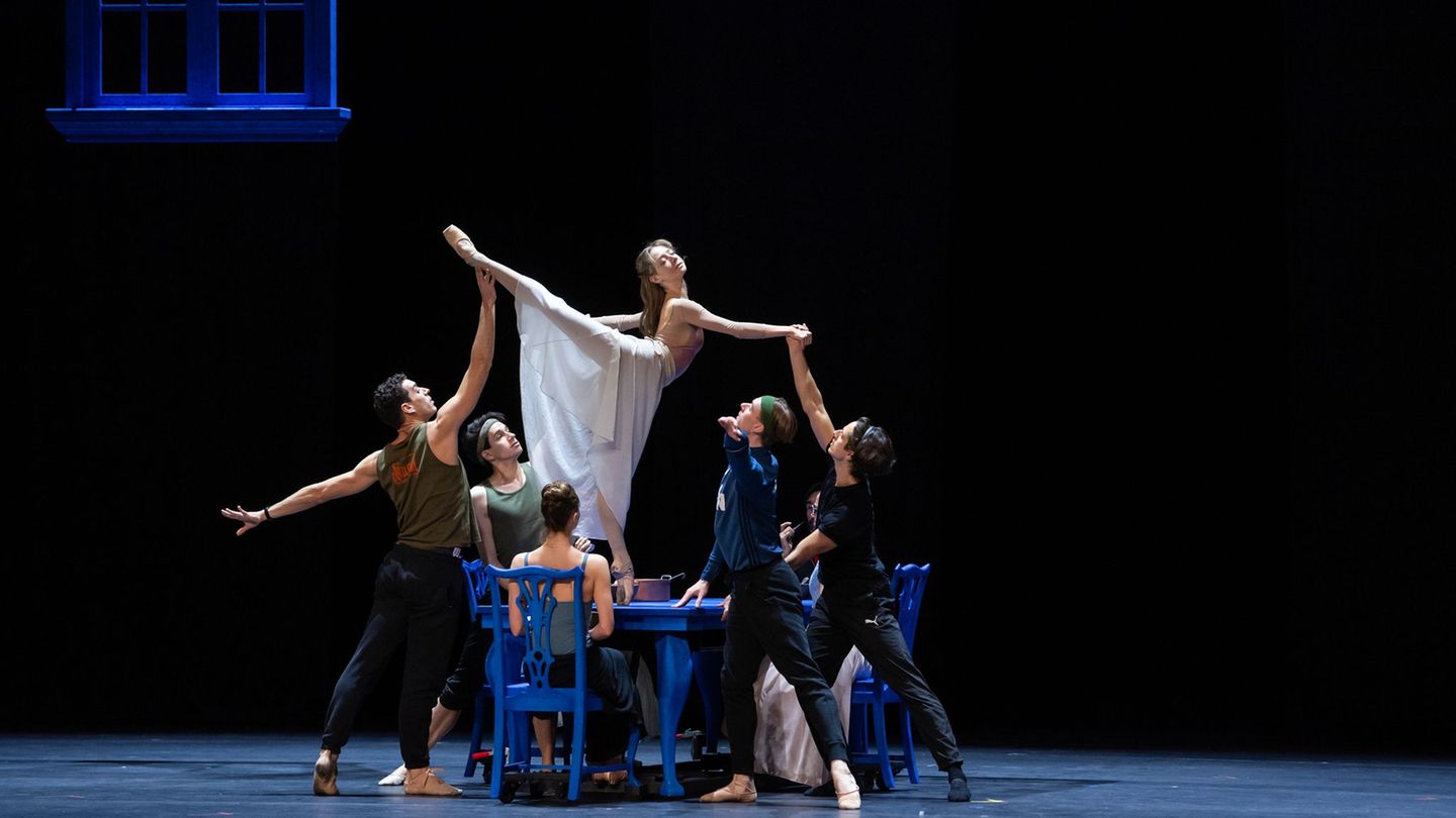 Das Bayerische Staatsballett erhält für seine herausragenden Solistinnen und Solisten sowie für die Leistung des Ensembles das "