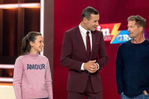 "Klein gegen Groß - Das unglaubliche Duell": Lola (l.), Moderator Kai Pflaume (M.) und Til Schweiger während des Filmstar-Duel "Klein gegen Groß - Das unglaubliche Duell": Lola (l.), Moderator Kai Pflaume (M.) und Til Schweiger während des Filmstar-Duel