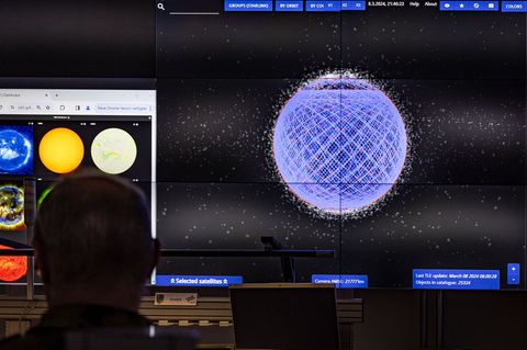 Die Menschen in Deutschland können sich inzwischen gut vorstellen, über eine Satellitenverbindung online zu sein. Foto: Christop