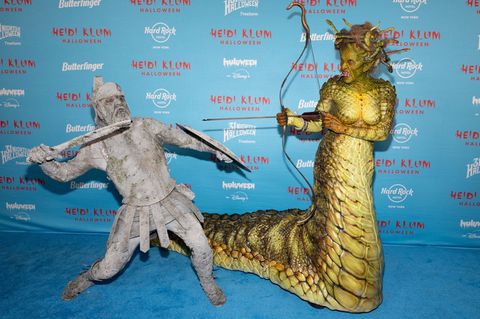 Klum erscheint als Medusa, ihr Mann als versteinerter griechischer Soldat. Foto: CJ Rivera/Invision/dpa