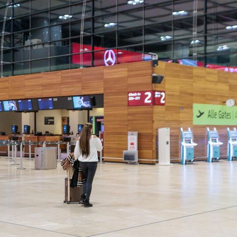 Nach zwei Stunden teilte ein Flughafensprecher in Berlin mit: "Wir gehen davon aus, dass die Gefahr erstmal gebannt ist."