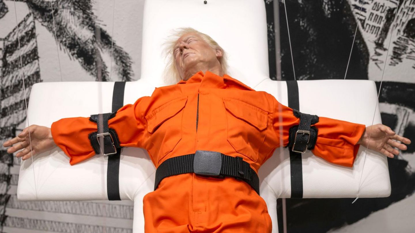 Das Kunstwerk "Saint Or Sinner?" ist vom  1. November 2025 für zwei Wochen in Basel zu sehen