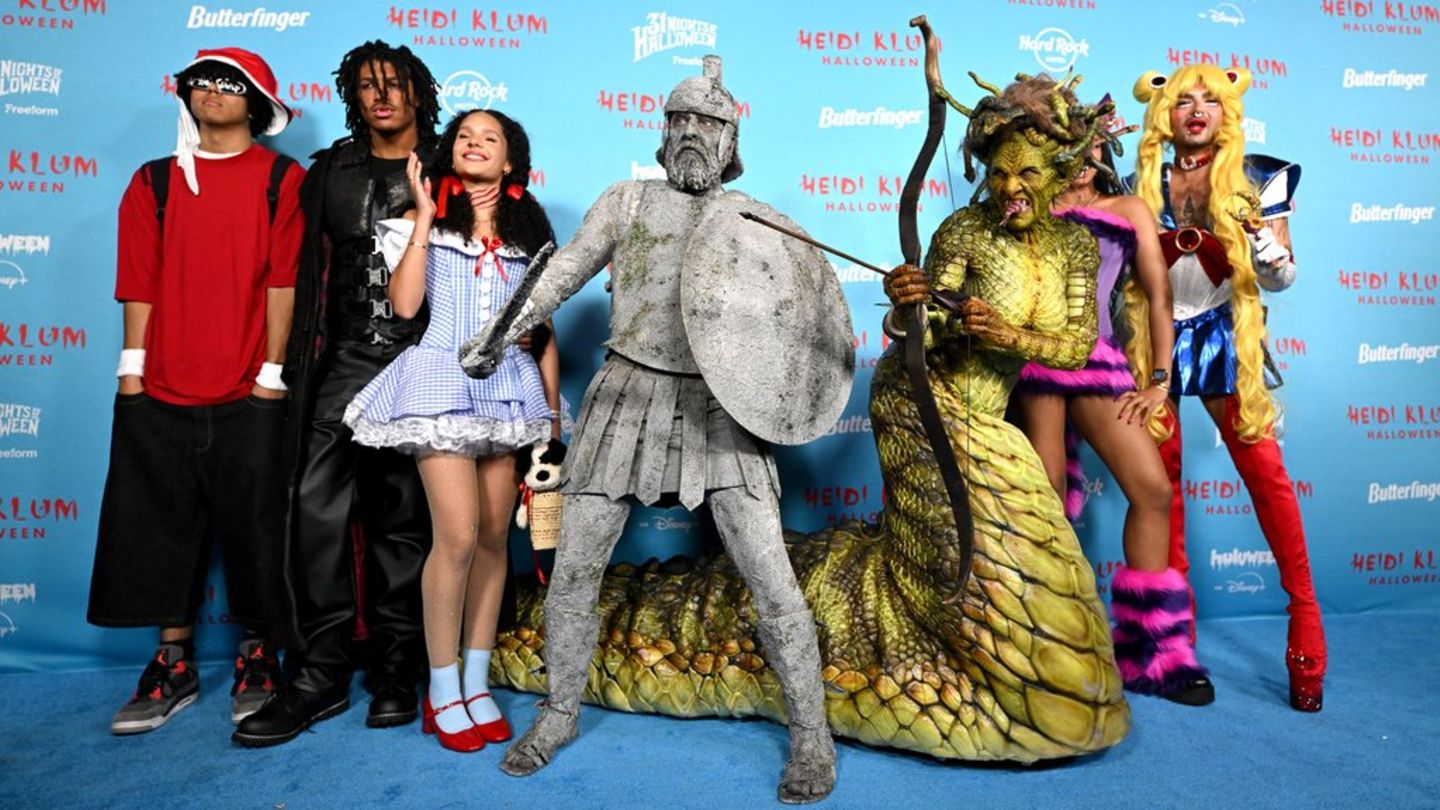 Johan Samuel (v.l.) Henry Samuel mit seiner Freundin Kayla Betulius, Tom Kaulitz, Heidi Klum, Lou Samuel und Bill Kaulitz posi Johan Samuel (v.l.) Henry Samuel mit seiner Freundin Kayla Betulius, Tom Kaulitz, Heidi Klum, Lou Samuel und Bill Kaulitz posi