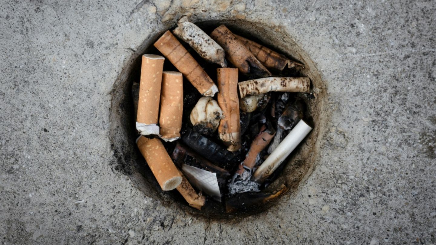 Maldivi uvajajo prepoved kajenja za vse, rojene po letu 2006