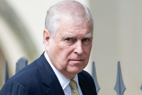 Andrew verliert Titel