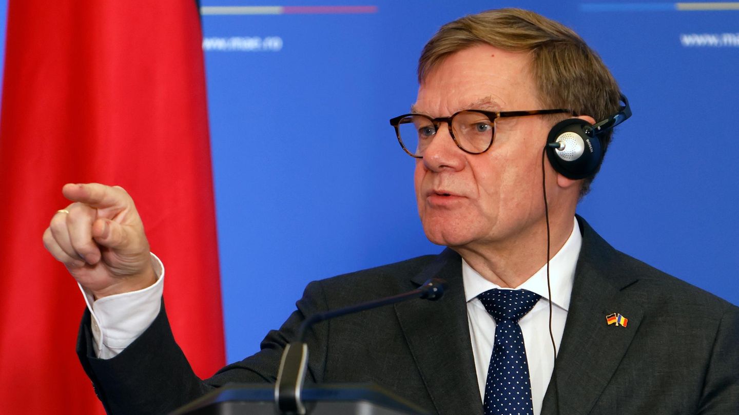 "Es geht darum, dass politische Taten den Absichtserklärungen folgen", betont Außenminister Johann Wadephul in Bahrain