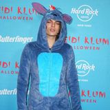 Damian Hurley als Alien Stitch