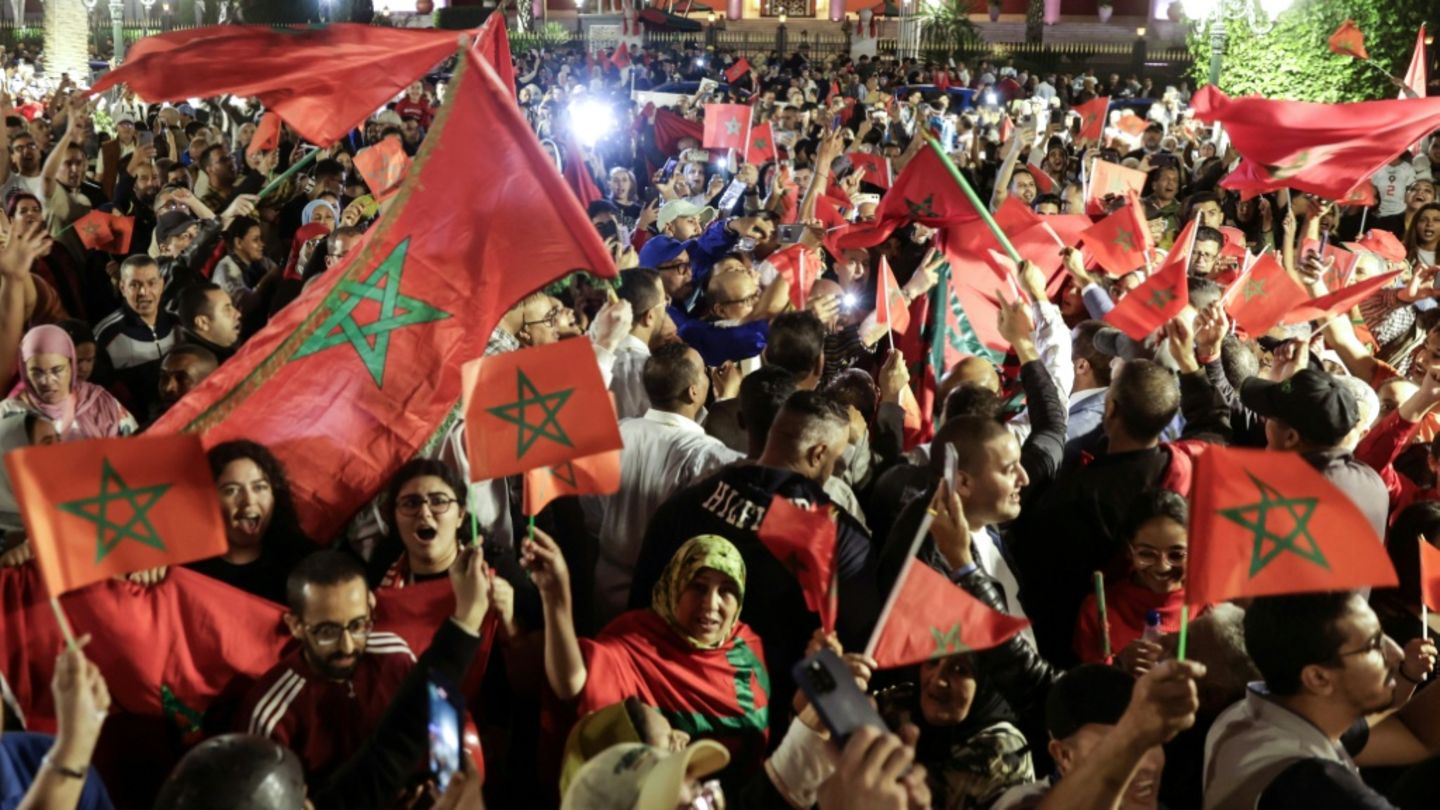 Menschen in Rabat feiern die UN-Entscheidung