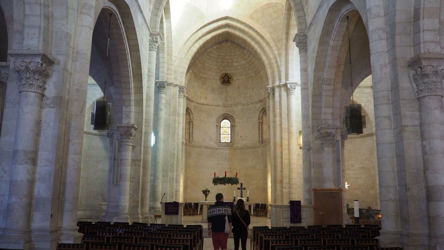 In der evangelischen Erlöserkirche in der Altstadt von Jerusalem warf Bischof Ibrahim Azar in seiner Predigt am Reformationstag