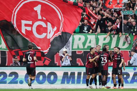 Der "Club" jubelt gegen Braunschweig, hier nach dem Tor zum 2:0. Foto: Daniel Löb/dpa