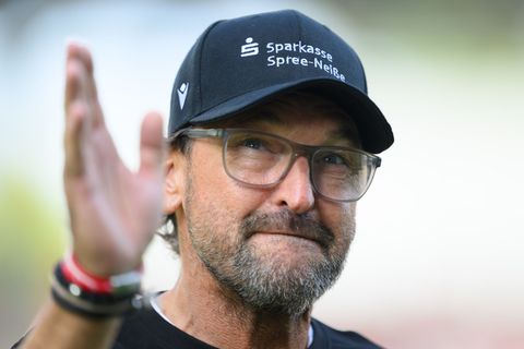 Trainer Claus-Dieter Wollitz verliert mit Cottbus in München. (Archiv) Foto: Robert Michael/dpa
