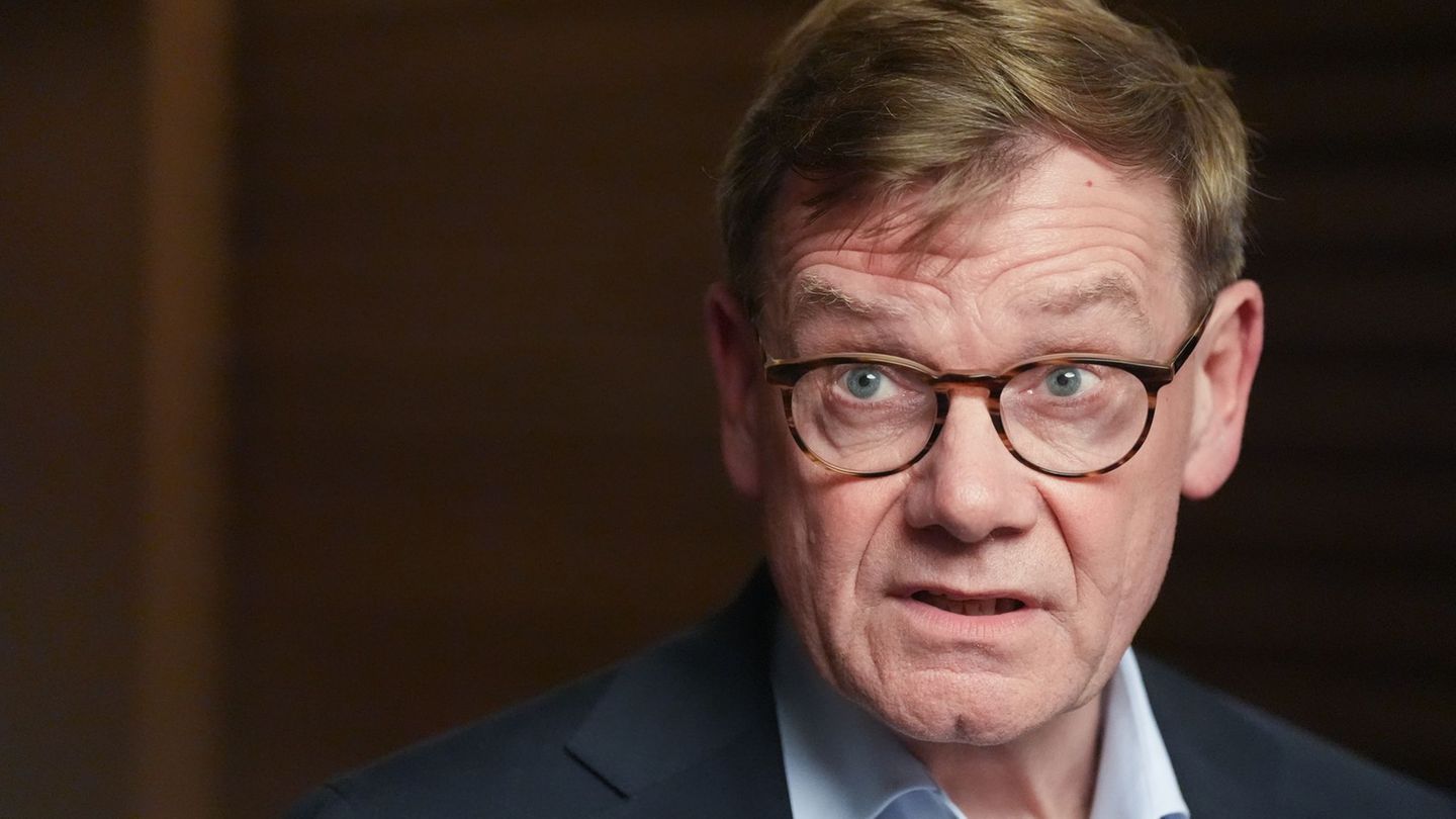 Außenminister Johann Wadephul (CDU) äußert sich in Tel Aviv nach einem Treffen mit seinem israelischen Amtskollegen Gideon Saar