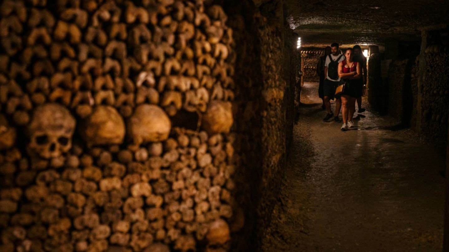 Besucher der Katakomben im August 2025