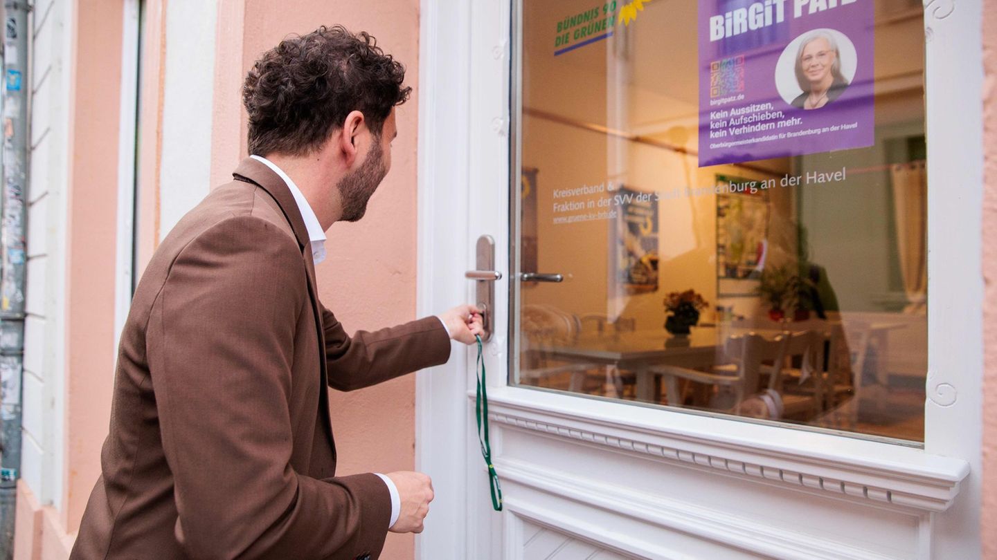 Banaszak hat nun ein Regionalbüro in Brandenburg an der Havel eröffnet. (Archivbild) Foto: Carsten Koall/dpa