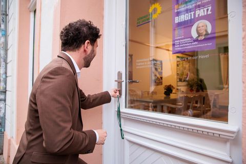Banaszak hat nun ein Regionalbüro in Brandenburg an der Havel eröffnet. (Archivbild) Foto: Carsten Koall/dpa