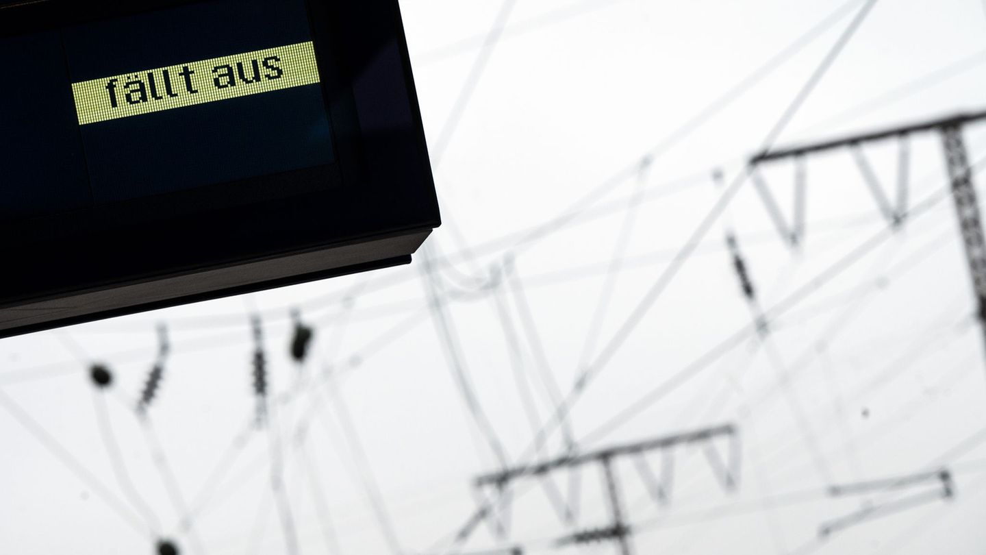 Das defekte Stellwerk in Krefeld ist repariert. (Symbolbild) Foto: Federico Gambarini/dpa