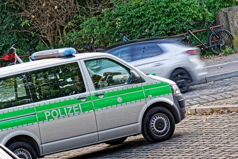 Die Polizei in Neu-Ulm suchte die "Frau mit Schwert"