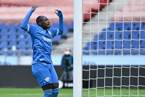 Christian Kinsombi rettete Hansa Rostock gegen den SC Verl mit seinem späten Ausgleich einen Punkt. Foto: Swen Pförtner/dpa