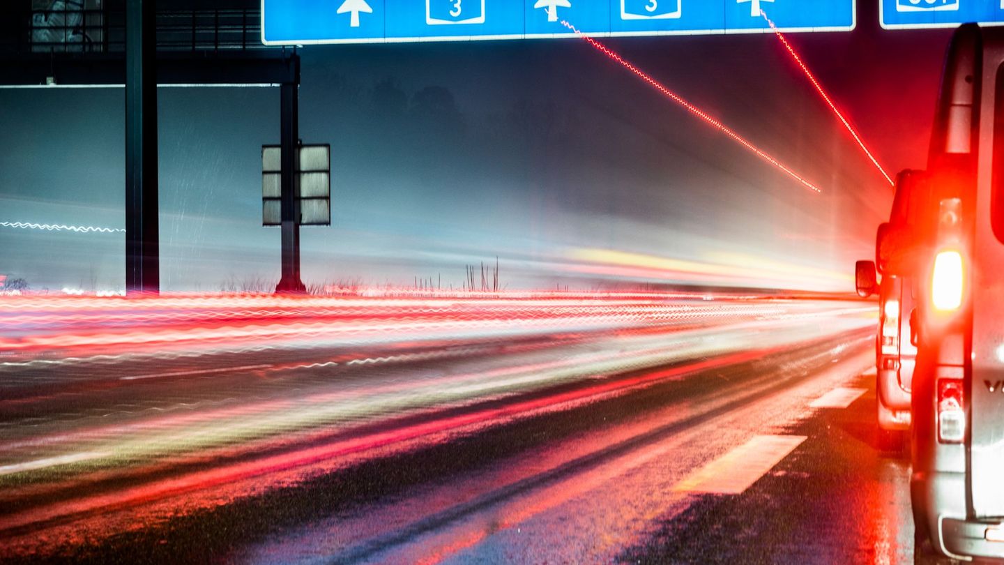 Die Sperrung hat erhebliche Auswirkungen auf den Verkehr auf der A3 und der A661. (Symbolfoto) Foto: Frank Rumpenhorst/dpa