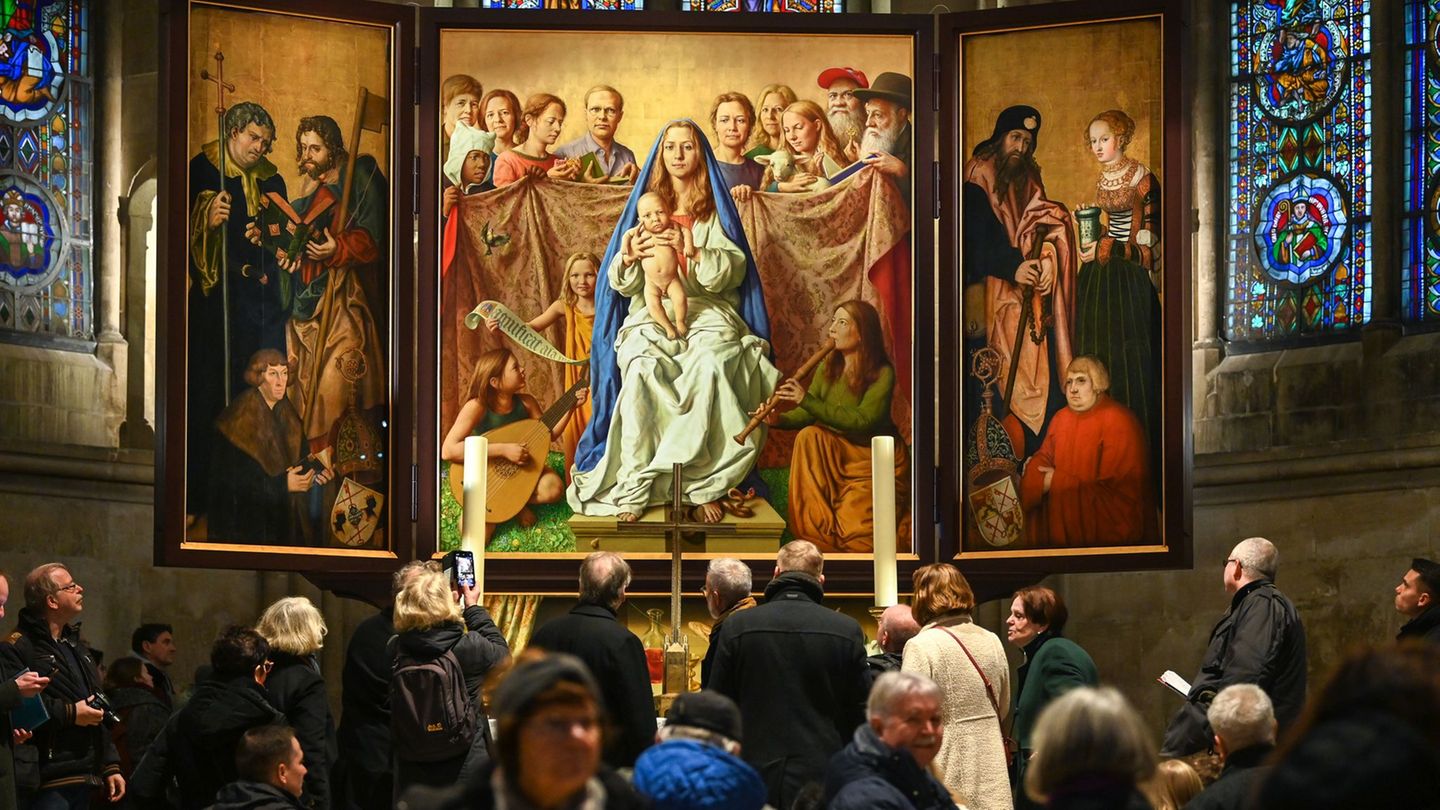 Bislang stand der Altar im Dom von Naumburg. (Archivbild) Foto: Heiko Rebsch/dpa