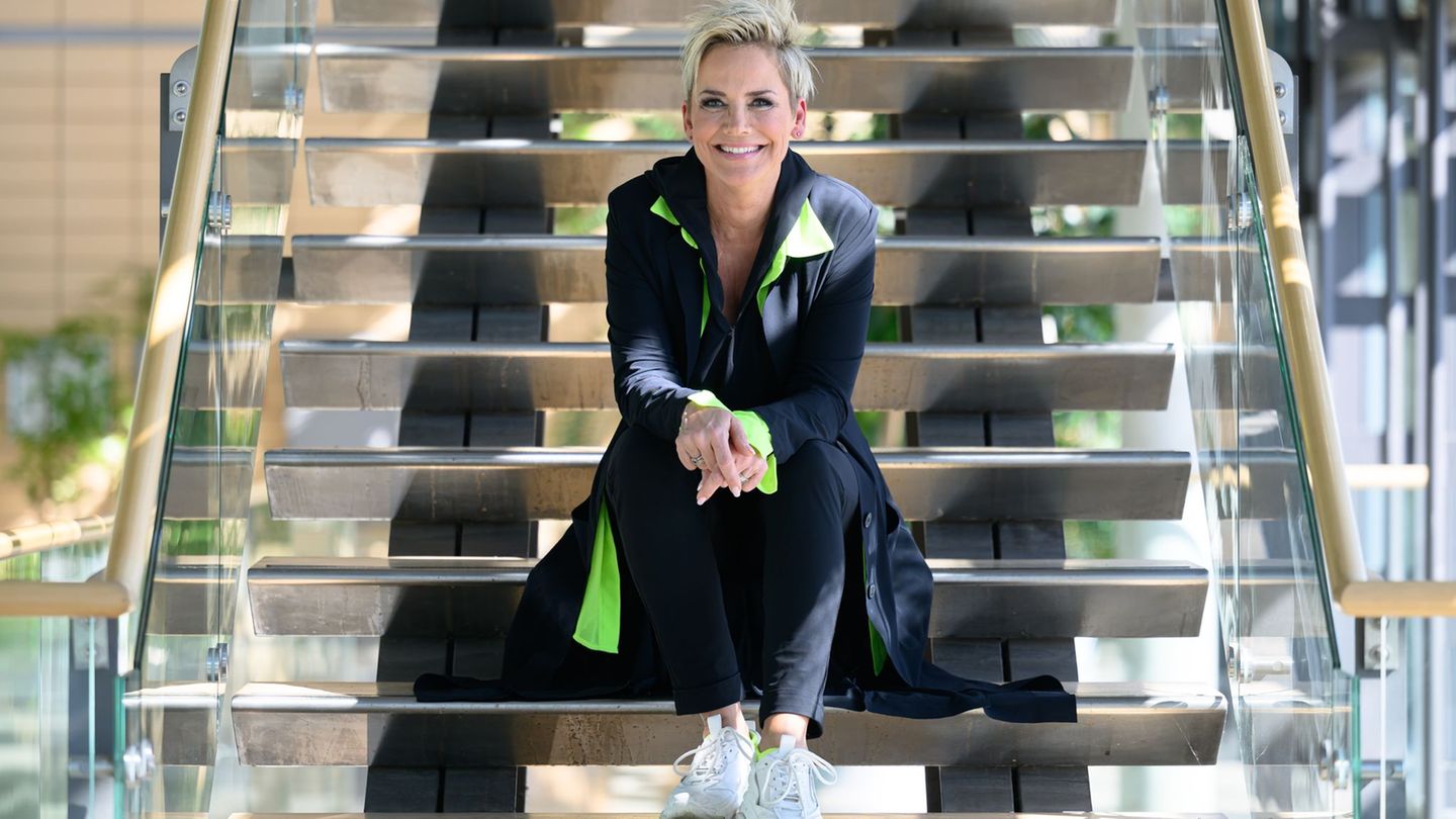 Moderatorin Inka Bause hat sich für 2028 eine Erinnerung im Handy-Kalender gemacht - dann will sie über ihre Zukunft nachdenken.