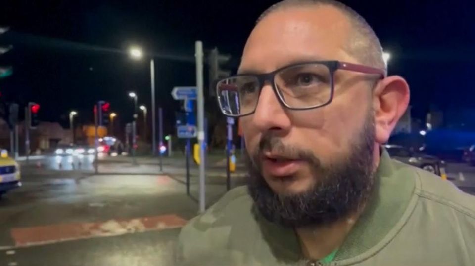 Zeuge vom Messerangriff in Huntingdon "Sie waren blutverschmiert": Fahrgäste schildern dramatische Szenen