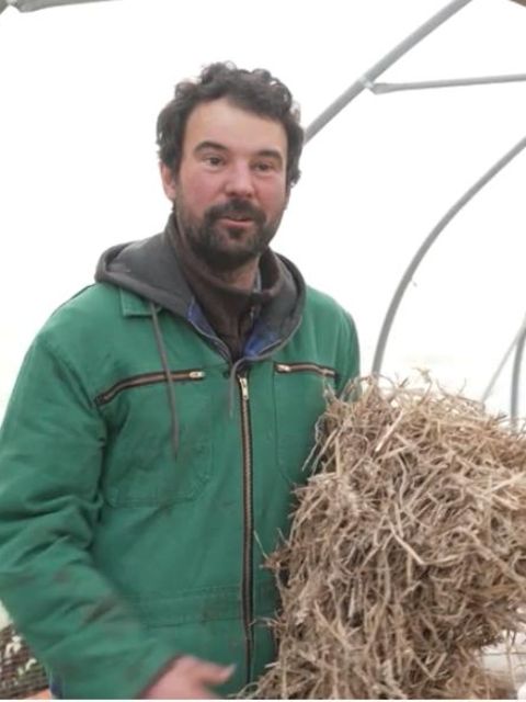 Landwirt Maurice Blank zeigt Maßnahmen zur Eindämmung der Vogelgrippe.